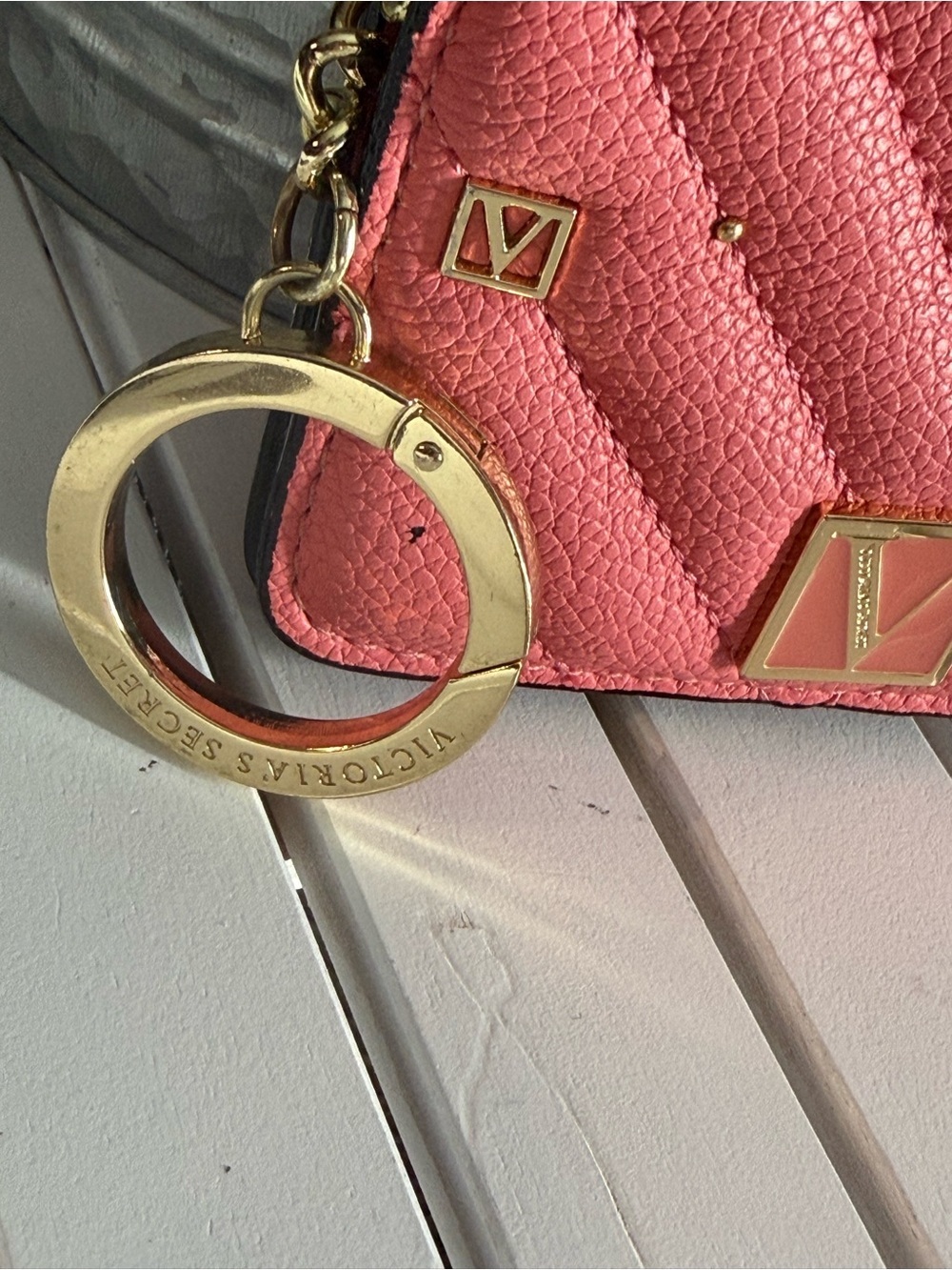 Victoria Secret pink V quilted studded logo foldable Card Case EUC - Picture 2 of 5